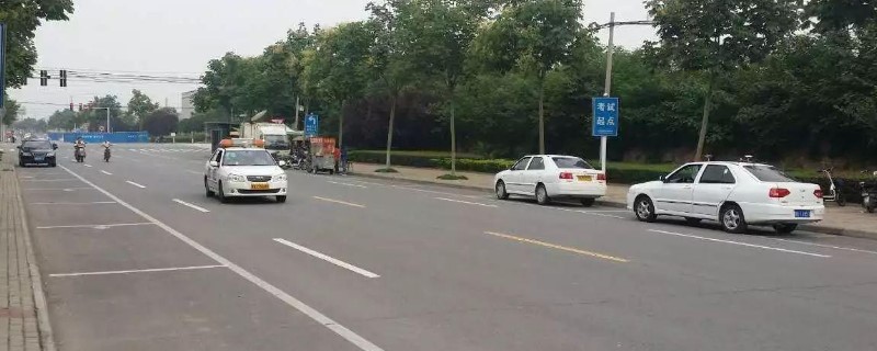 新手开车时要注意什么（新手开车时要注意什么问题）