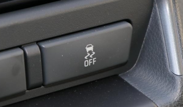 汽车escoff键是什么意思(esc off按钮)-第3张图片