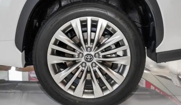 汉兰达轮胎型号规格是多少寸的(轮胎尺寸型号)-第1张图片