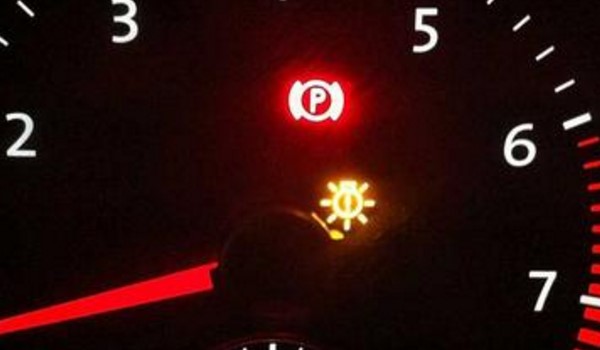 故障灯感叹号外面一个圆黄色，车辆故障灯 一个感叹号外面一个圆-第2张图片