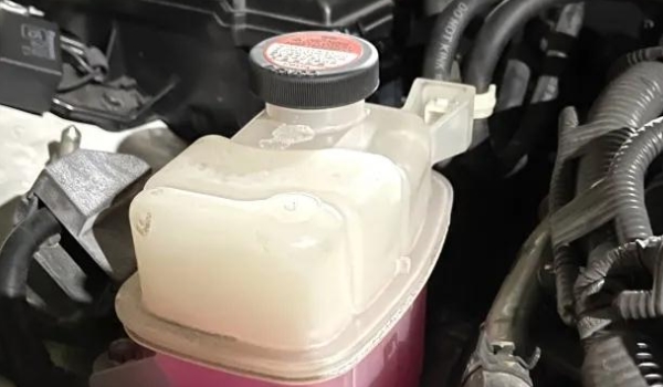 汽车冷却液是什么东西(汽车冷却液是什么颜色的)-第2张图片