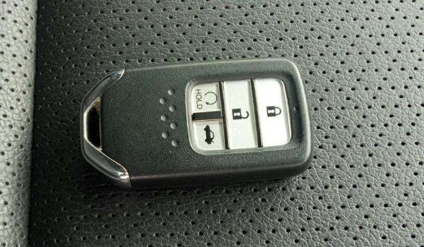 雅阁车钥匙换电池怎么打开它十代，雅阁车钥匙换电池怎么打开它视频-第3张图片