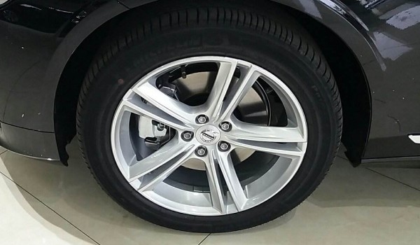 沃尔沃S90轮胎规格,S90轮胎尺寸(轮胎型号)-第1张图片