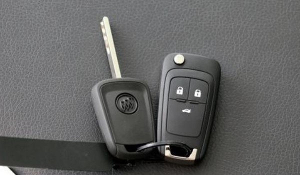 宝骏510备用钥匙怎么开车门，迈腾备用钥匙怎么开车门-第2张图片