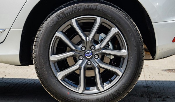 2017沃尔沃xc60轮胎型号规格(轮胎尺寸)-第1张图片