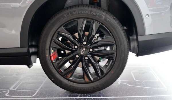 雪佛兰沃兰多的轮胎是多大的(轮胎规格)-第2张图片
