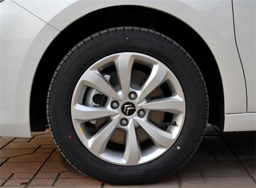 雪铁龙世嘉轮胎规格是多大，雪铁龙世嘉原装轮胎品牌型号-第3张图片